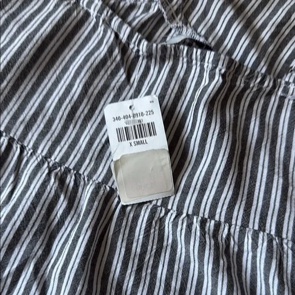 Hollister Black and White Tie Front Camisole - Picture 3 of 3